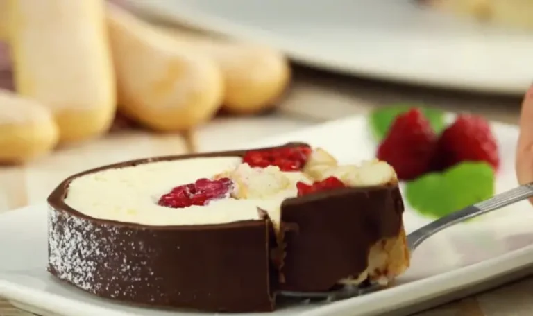 Necesitas dos botellas de plástico para cocinar un tiramisú divino