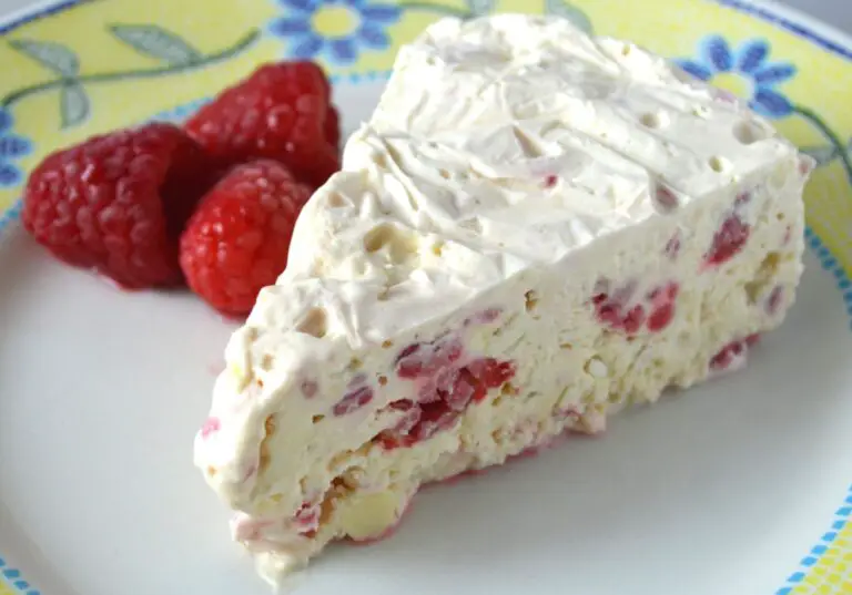 Pastel helado de frambuesa con queso crema, ¡Maravillosamente refrescante!