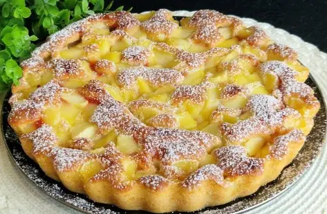 tarta de manzana con un toque de mermelada de arándanos