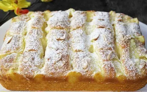 pastel de limón con relleno de crema derretida