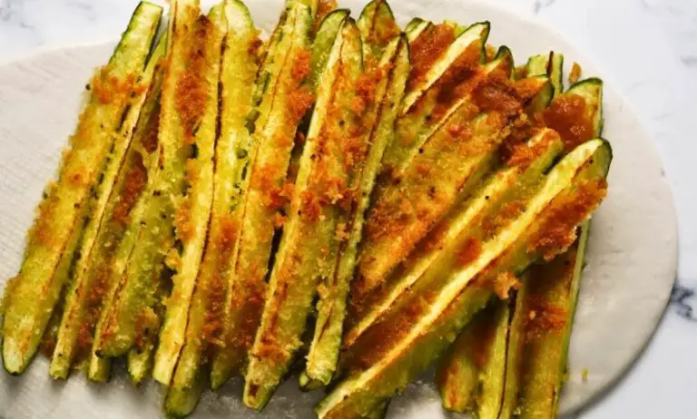 Patatas fritas rápidas de calabacín al horno con parmesano