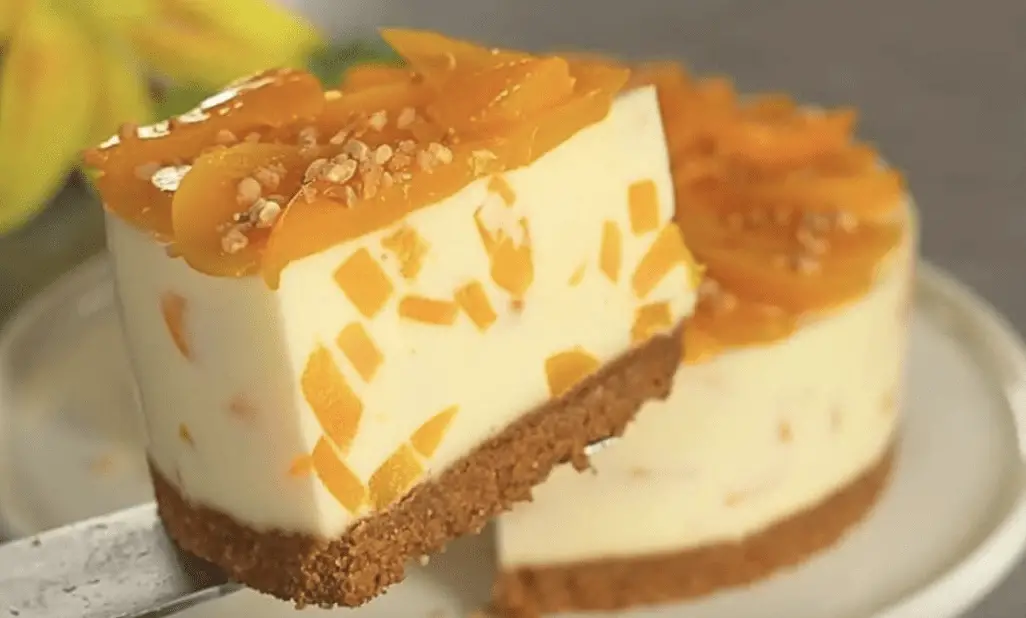 Tarta de queso sin hornear de melocotón y nata