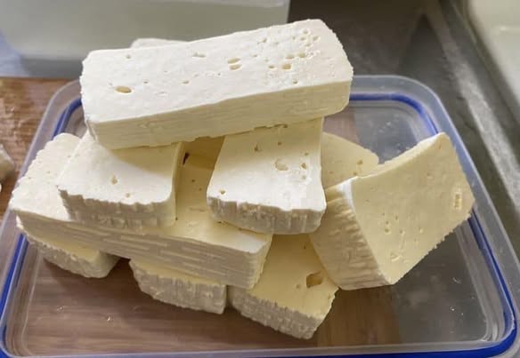 Queso Fresco: Suave, Natural y Versátil 1