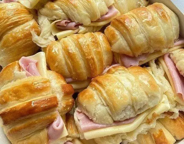 Cuernito con Jamón y Queso 1