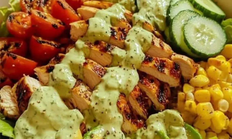 Bowl de Ensalada de Pollo a la Parrilla y Aguacate 1