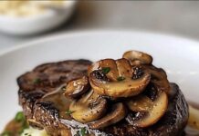 Bistec con Salsa de Champiñones y Puré de Patatas Cremoso
