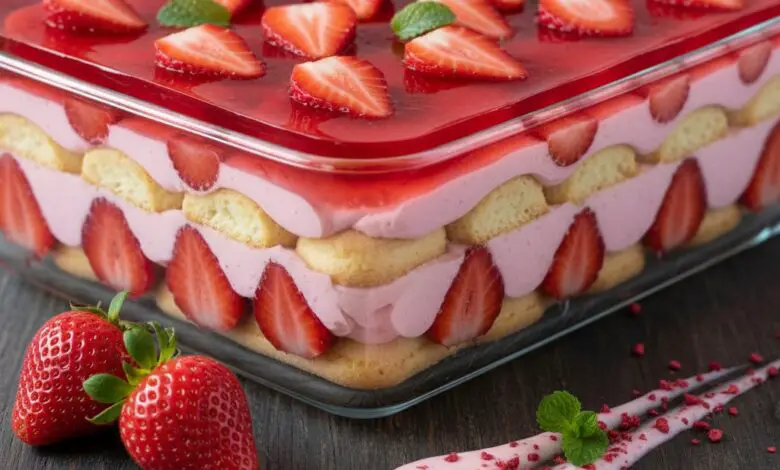 Postre Frío de Gelatina con Fresas 1
