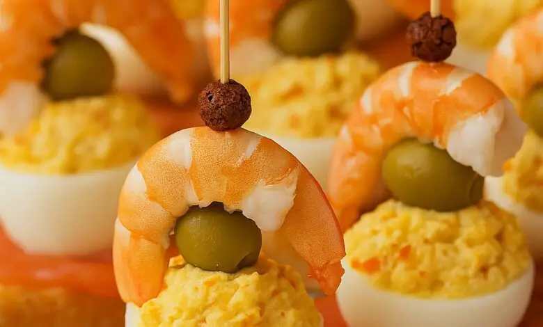 Canapés de Salmón, Huevo Cocido y Langostinos 1