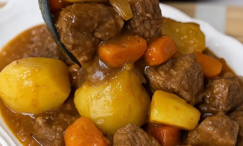 Estofado de Ternera con Patatas: El Abrazo Caliente de la Cocina Tradicional 1