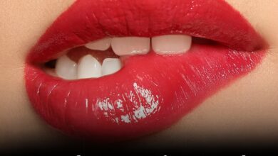 Cuando una mujer muerde su labio mientras te mira, significa que ella está… 3