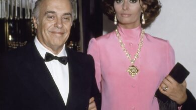 Cuando se conocieron, ella tenía 16 años y él 37. Él ya era un reconocido productor; ella, una joven aspirante a actriz que aún no imaginaba que se convertiría en un ícono mundial. 4