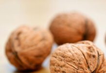 Médicos revelan que comer 3 nueces al día provoca…