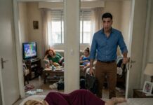 Mi madre cuidó a mi esposa tras el parto… pero lo que descubrí al volver me hizo entender todo