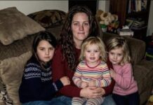 Crié a las hijas de mi hermano durante 15 años… y cuando regresó, me entregó un sobre que cambió todo