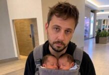 Un padre viudo enfrenta a una mujer prejuiciosa al cambiar a sus gemelas en el baño de damas