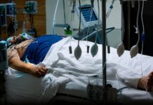 La enfermera de la UCI confirmó que no tenía latidos, presión arterial ni pulso.
