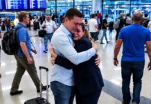 La despedida en el aeropuerto que escondía un secreto de 640 mil dólares
