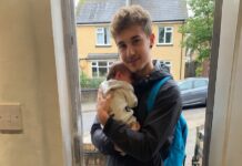 Mi esposo echó a nuestro hijo de casa a los 18 años. Un año después volvió con un bebé en brazos y una maleta que lo cambió todo