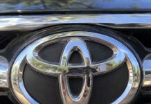 Recién ahora noto el detalle escondido en el logo de Toyota. ¡No puedo creer que haya visto tantos autos y nunca me diera cuenta!