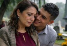 En el funeral de mi esposo, una decisión inesperada de mi hijo cambió mi lugar en la familia para siempre
