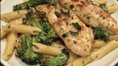 Pollo al Ajo Parmesano con Penne y Brócoli Asado 11