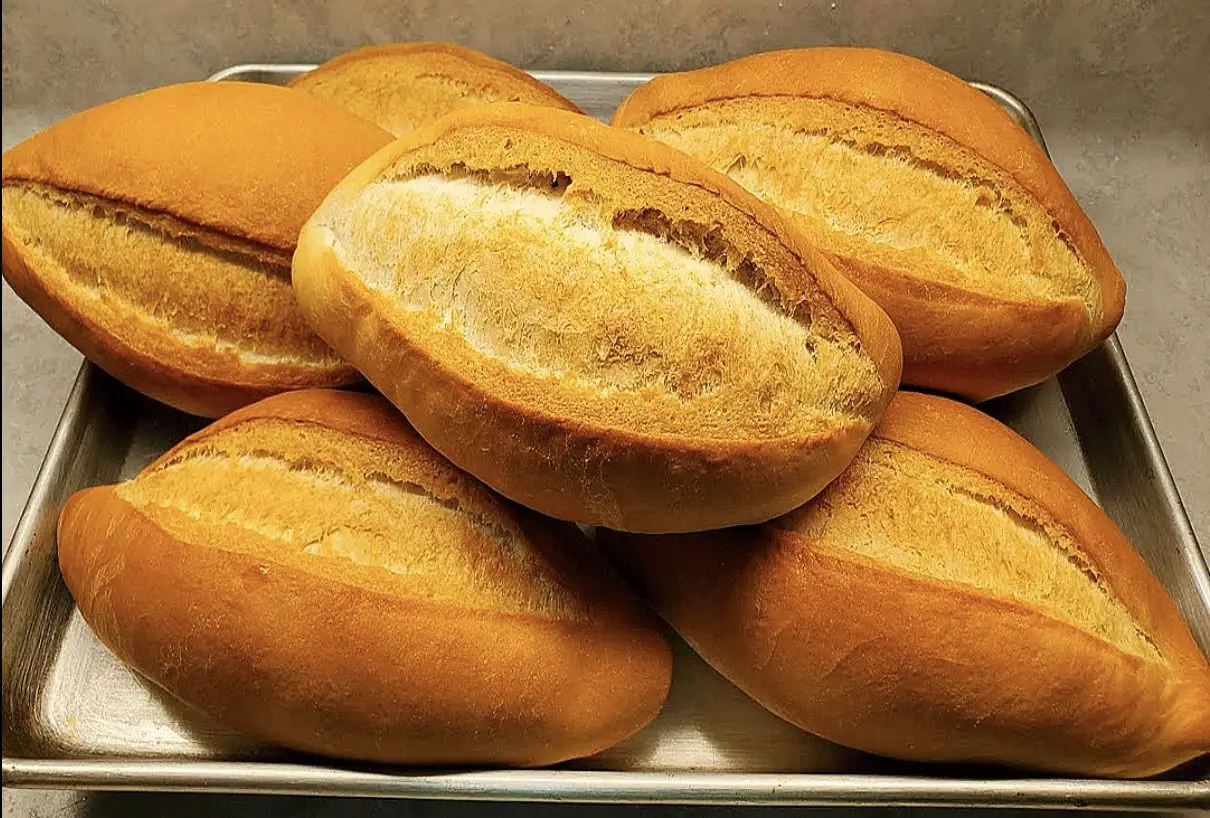 Pan Francés Casero tipo Bolillo – ¡Crujientito por fuera y suave por dentro!
