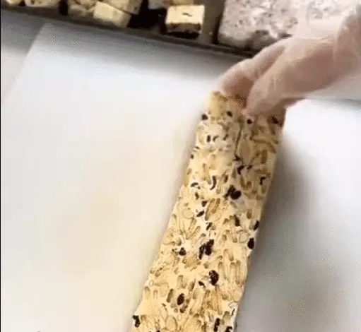 El arte de preparar turrón blando con frutos secos: una tradición que perdura 1
