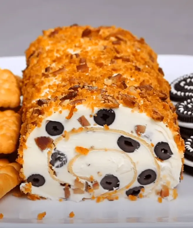 Rollo de Queso Crema con Aceitunas y Tocino