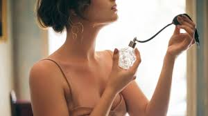 ¿Te echas perfume en el cuello? No lo hagas mas. 8