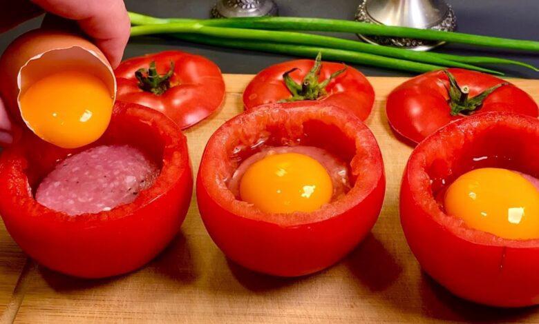 ¡Solo pon un huevo dentro de un tomate y quedarás asombrado! 1